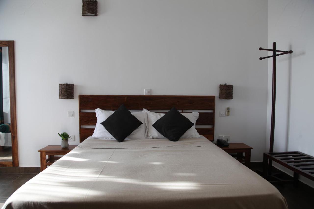 Bay Vista Hotel Аругам Бей Екстериор снимка