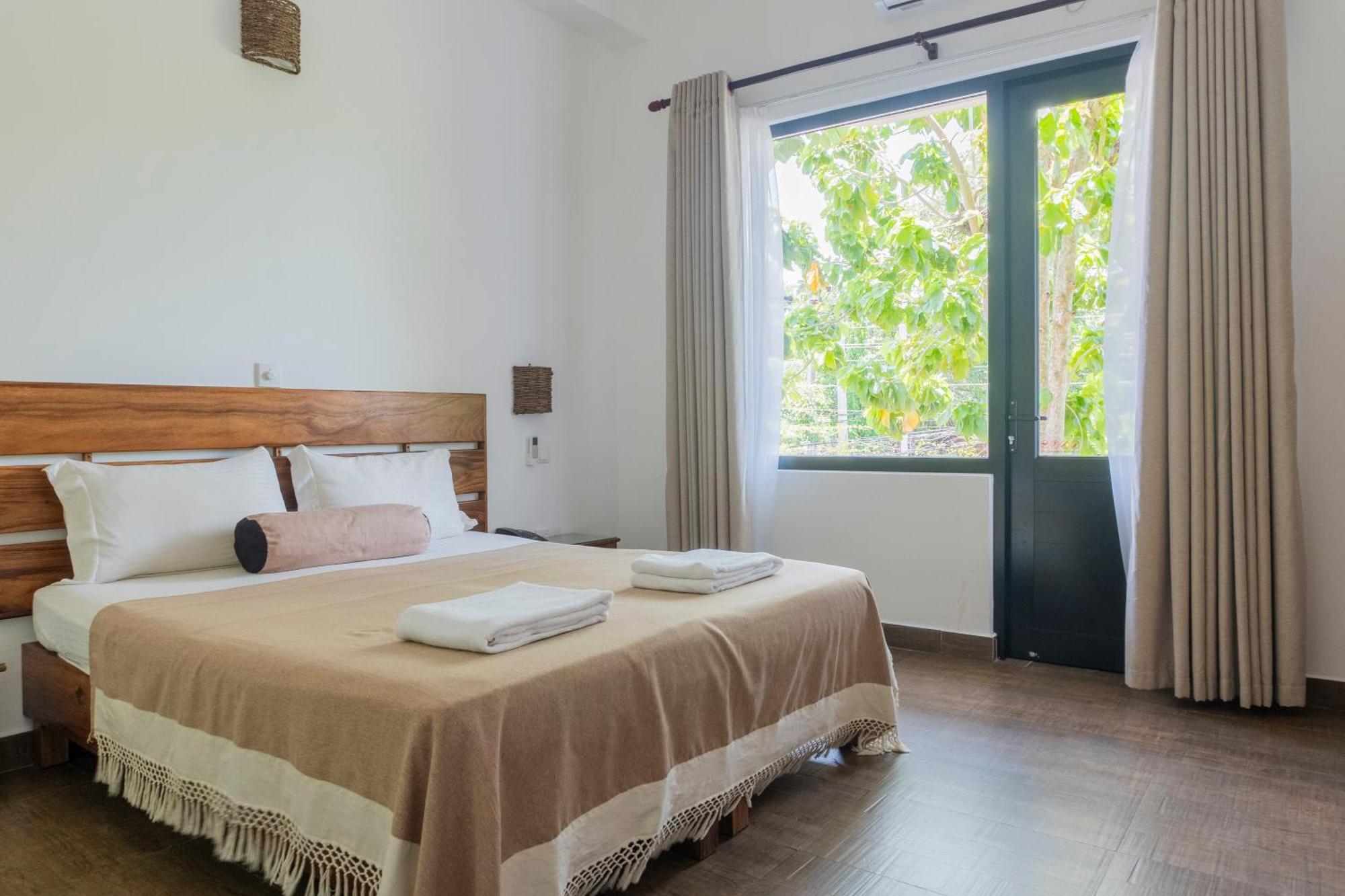 Bay Vista Hotel Аругам Бей Екстериор снимка
